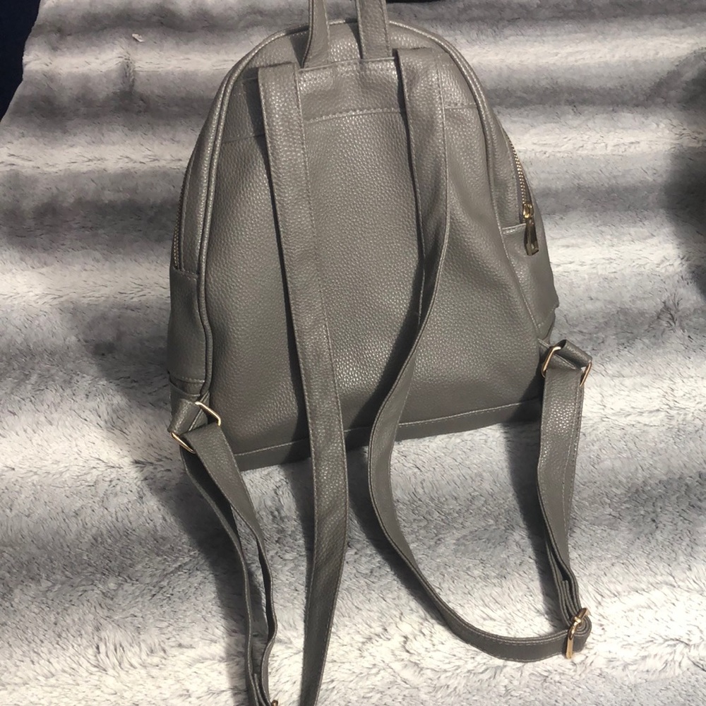 Back pack - Picture 3 of 5
